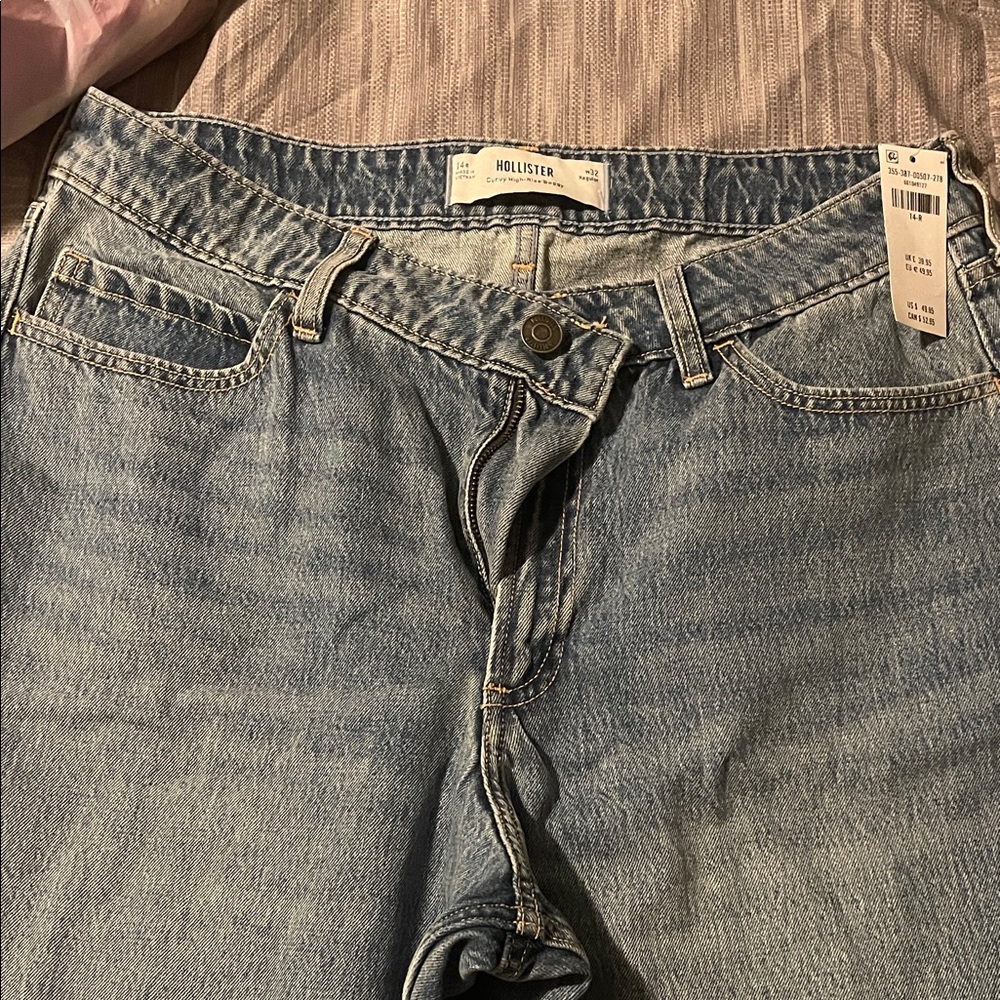 Hollister Women's Light Wash curvy High-Rise Jeans